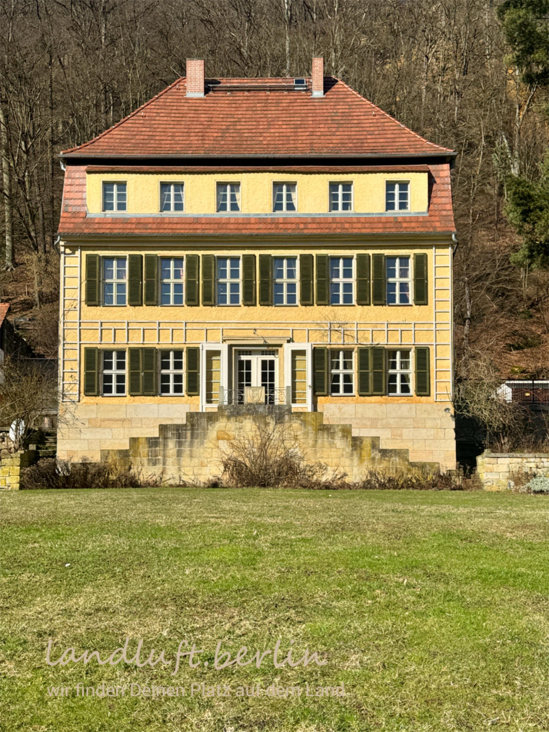 Anblick des Wohnhauses von der Elbe aus