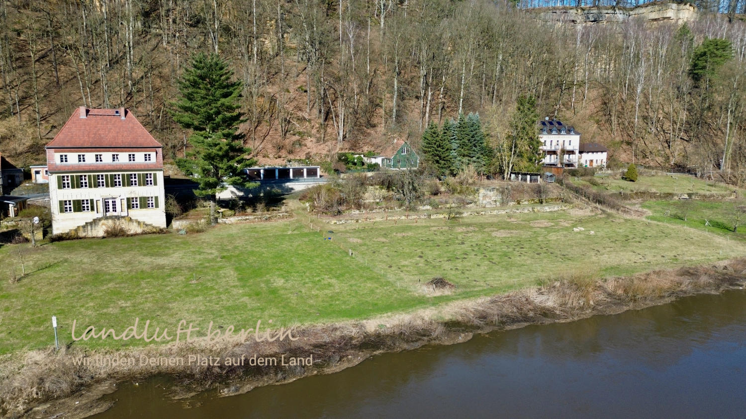 Anblick des Anwesens von Süden