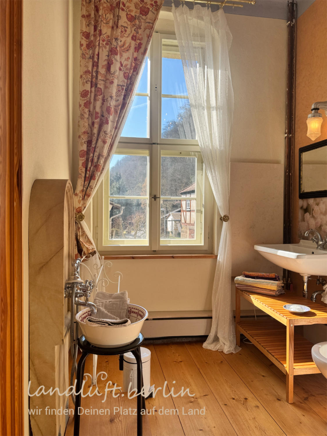 Bad 1.OG mit Blick Richtung Süden