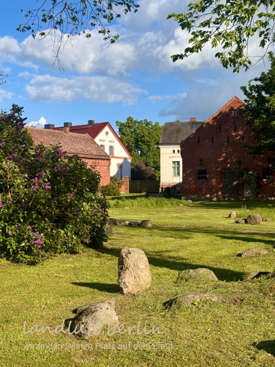 Blick auf den Hof vom nordwestlichen Tor