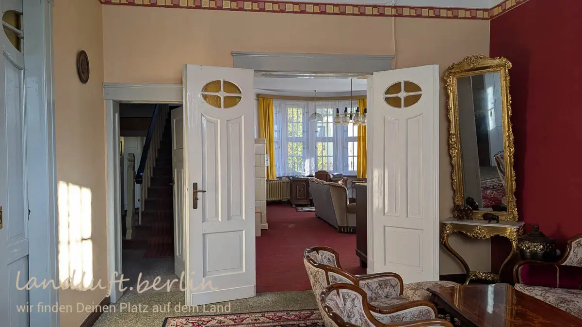 Blick aus Wohnzimmer in Salon