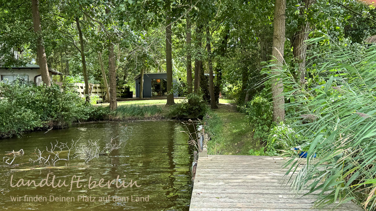 Blick vom Steg zum Haus