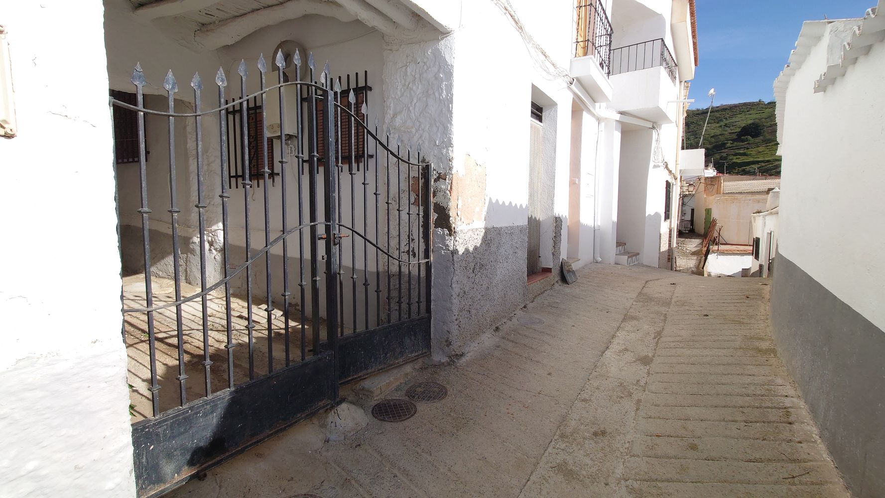 Durchgang zum Stall links (Tor)