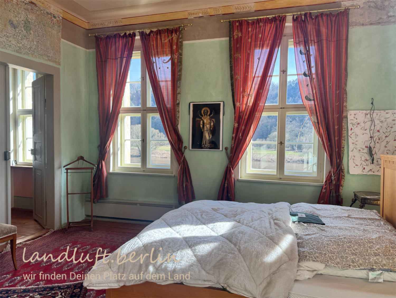 Eines der Elbblickzimmer im 1. OG