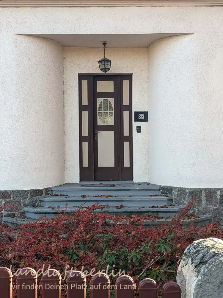 Eingangstür zur Straße