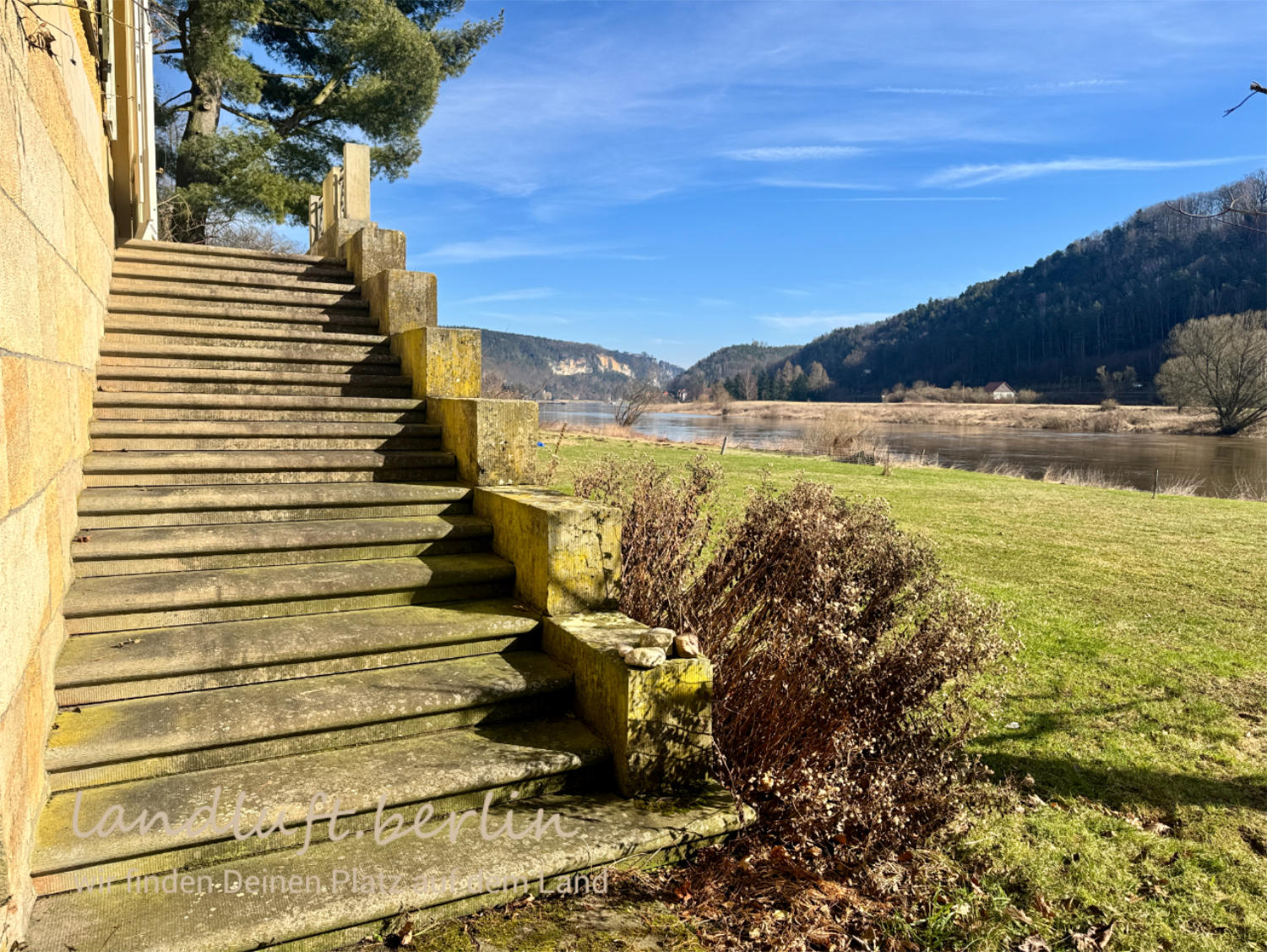 Freitreppe an der Südwestseite des Hauses