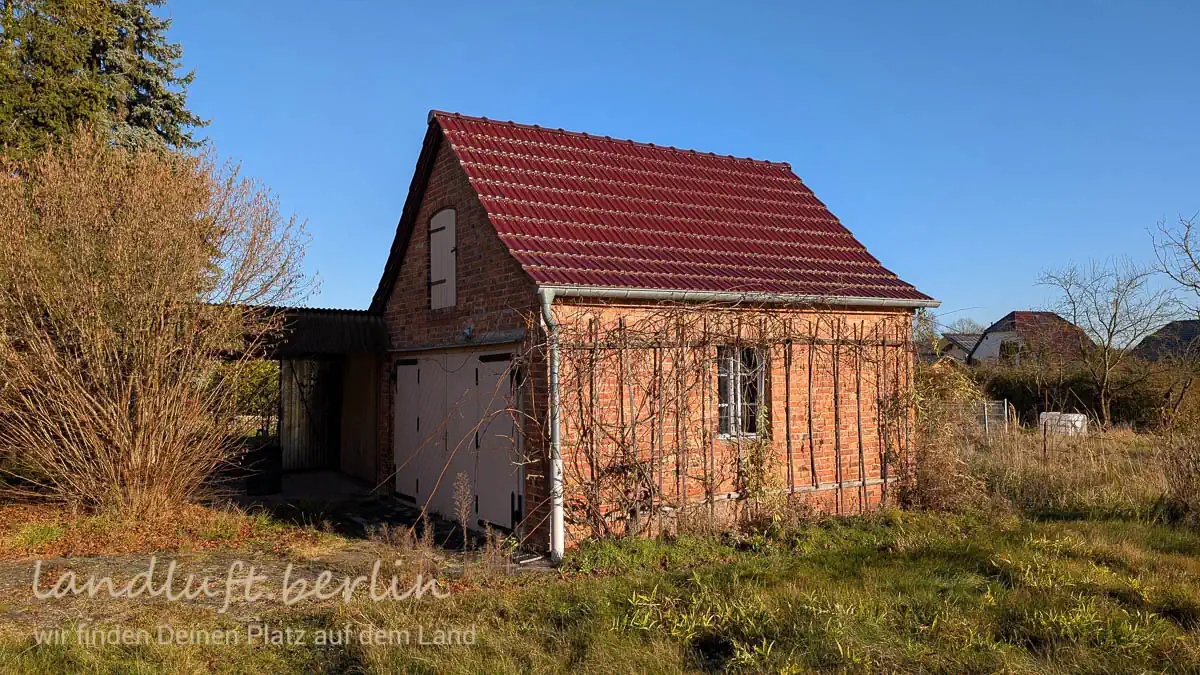 Garage über Eck gesehen