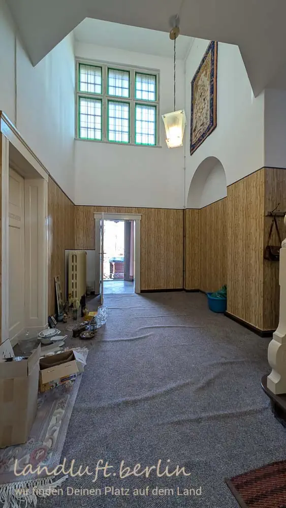 Halle, Blick zur Eingangstür