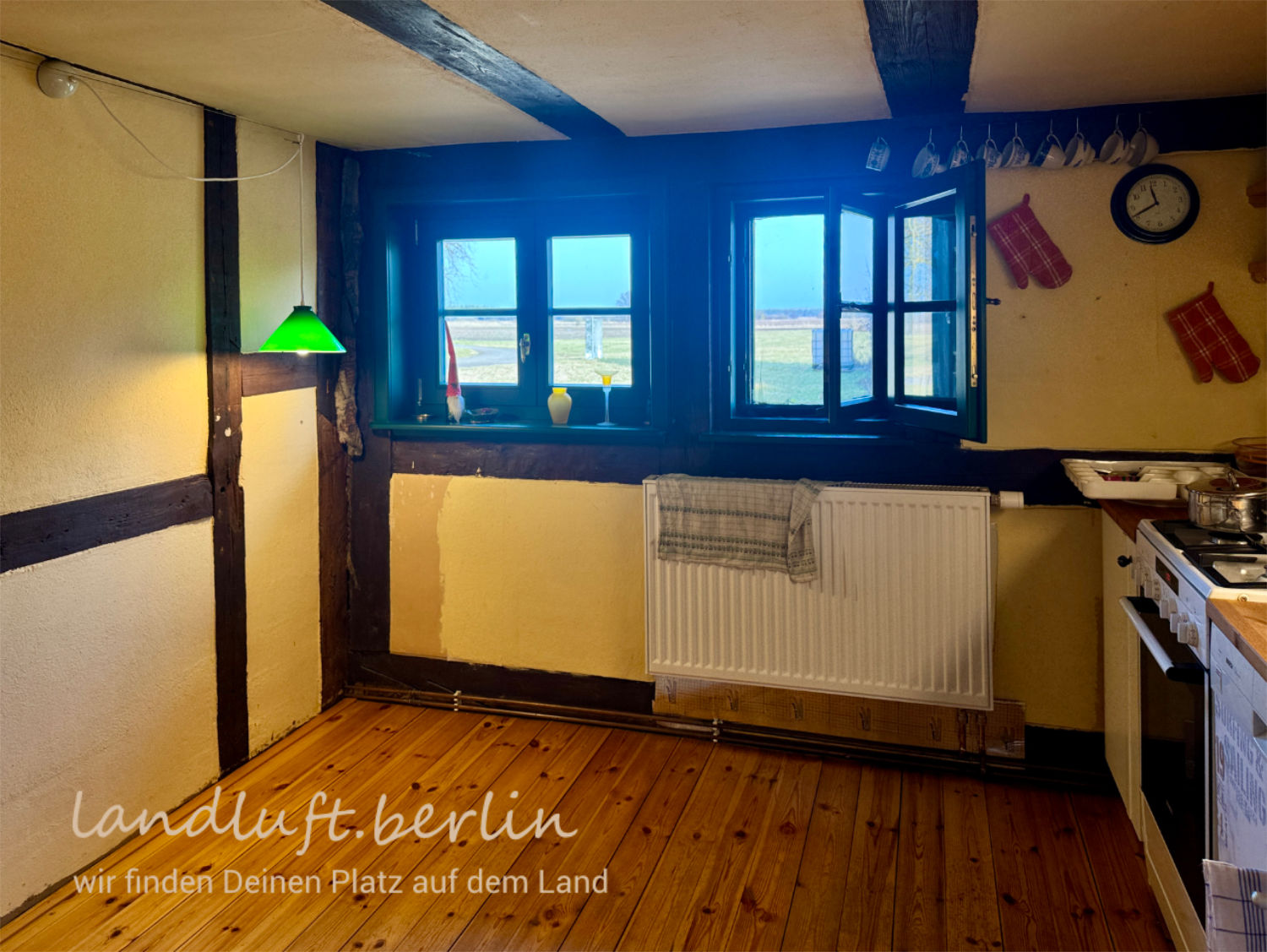 Küche mit Blick über die Felder