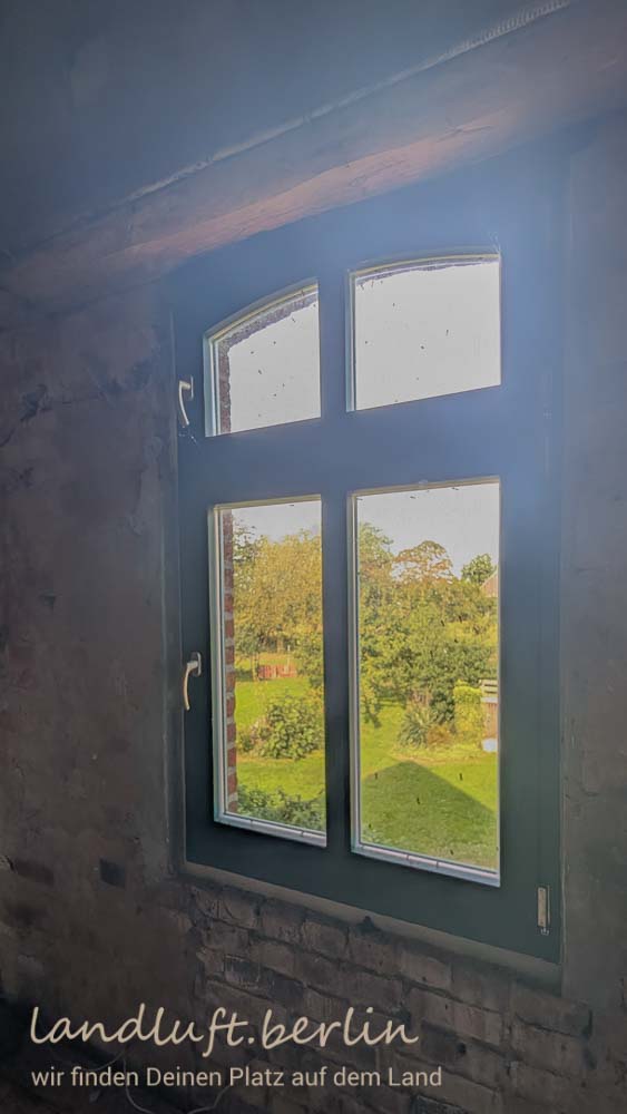 Neues Holz-Iso-Fenster oben im Nordgiebel