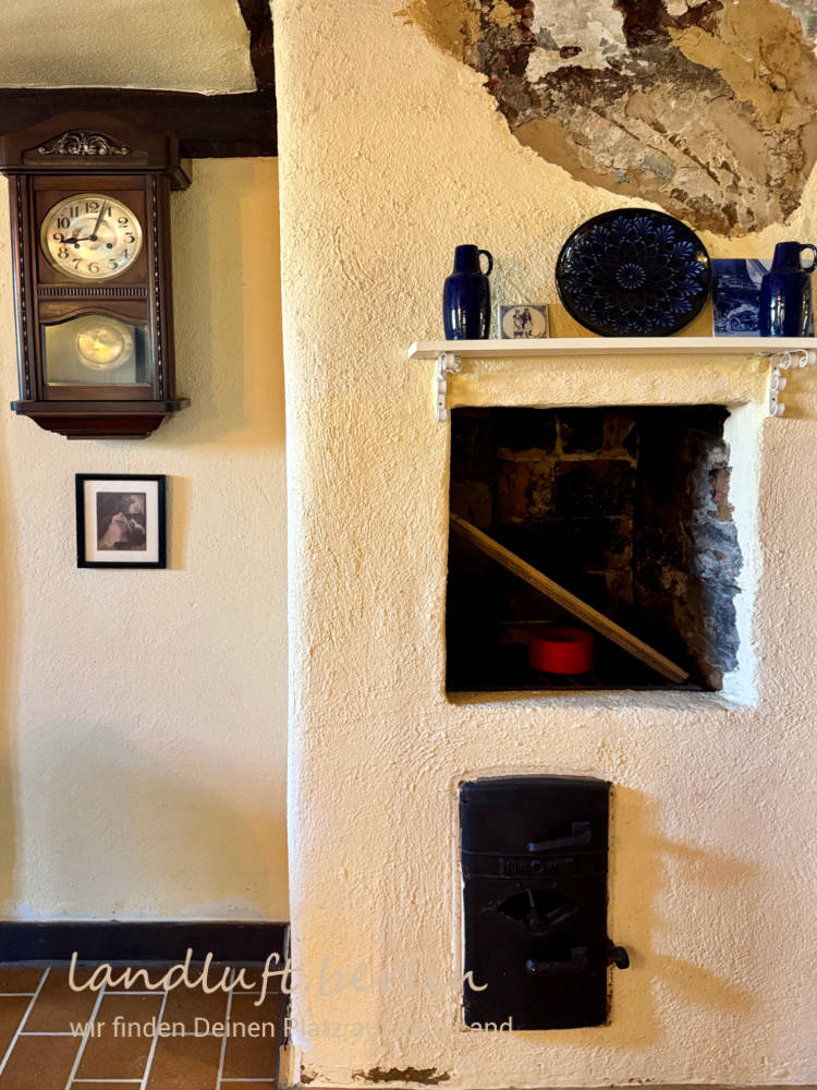 Schronstein im Flur des Erdgeschosses