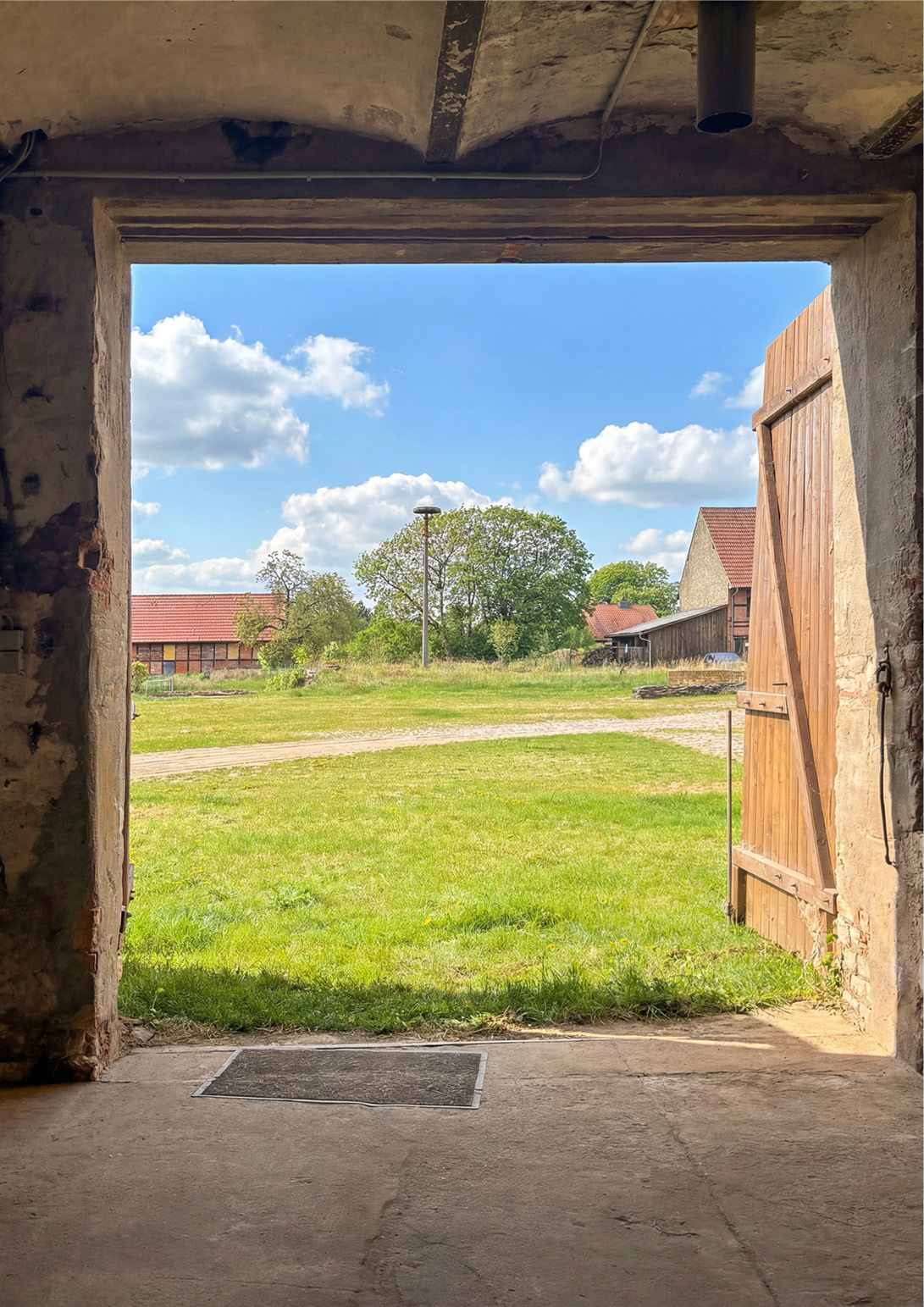 Unsanierte ehemalige Werkstatt mit genehmigter Planung auf Gutshof in der Prignitz