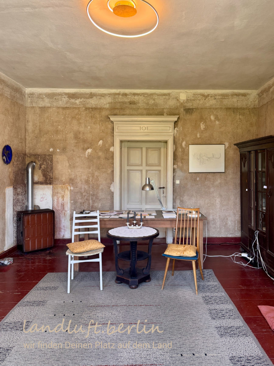 „Gute Stube“, im Hintergrund Tür zum Flur : Treppenhaus